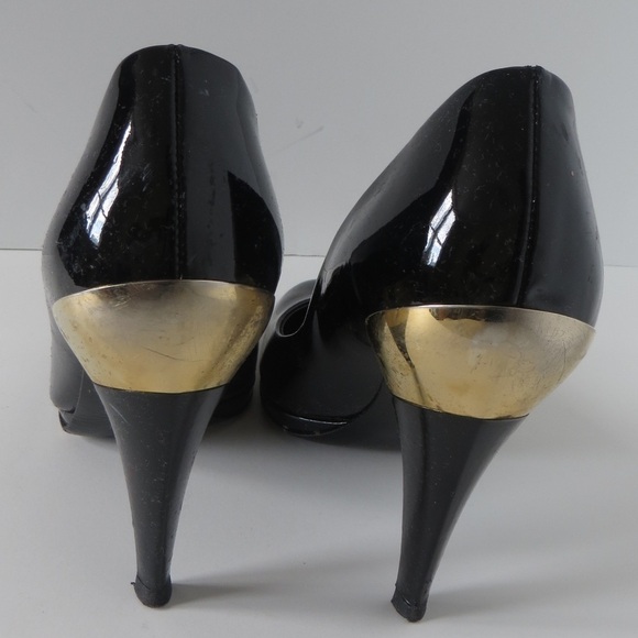 🔴CLEARANCE🔴 Size 7 Sebastian Black Patent Pumps w/ Gold - Picture 2 of 4